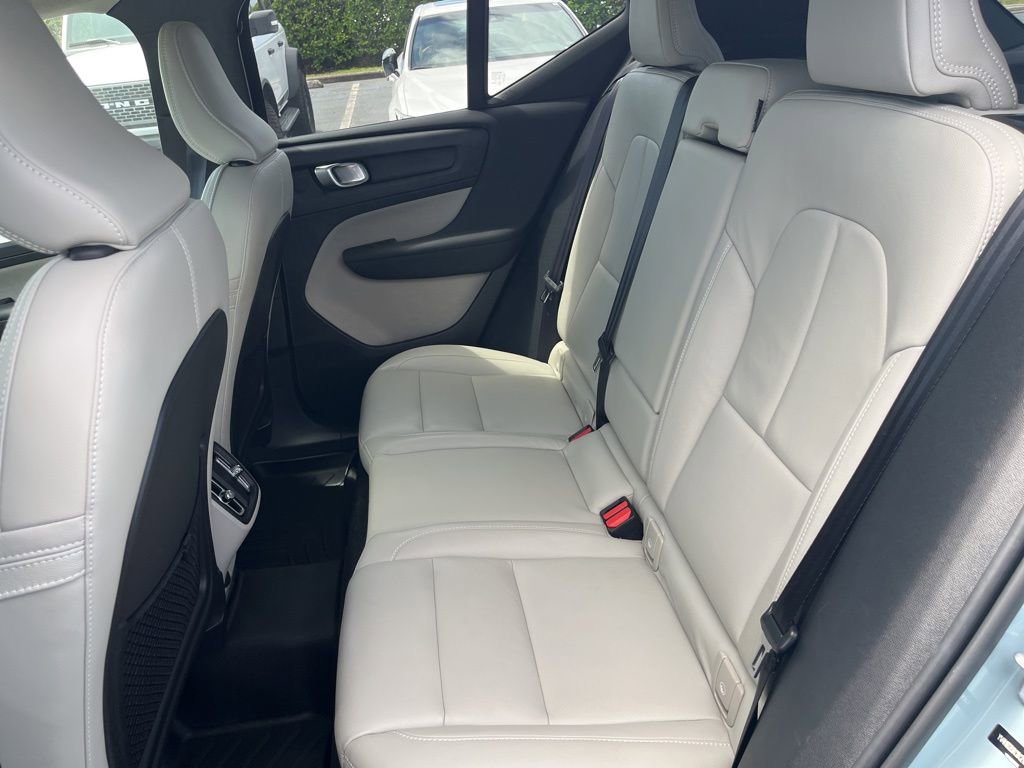 Used 2019 Volvo XC40 T5 Momentum AWD/4WD image 3