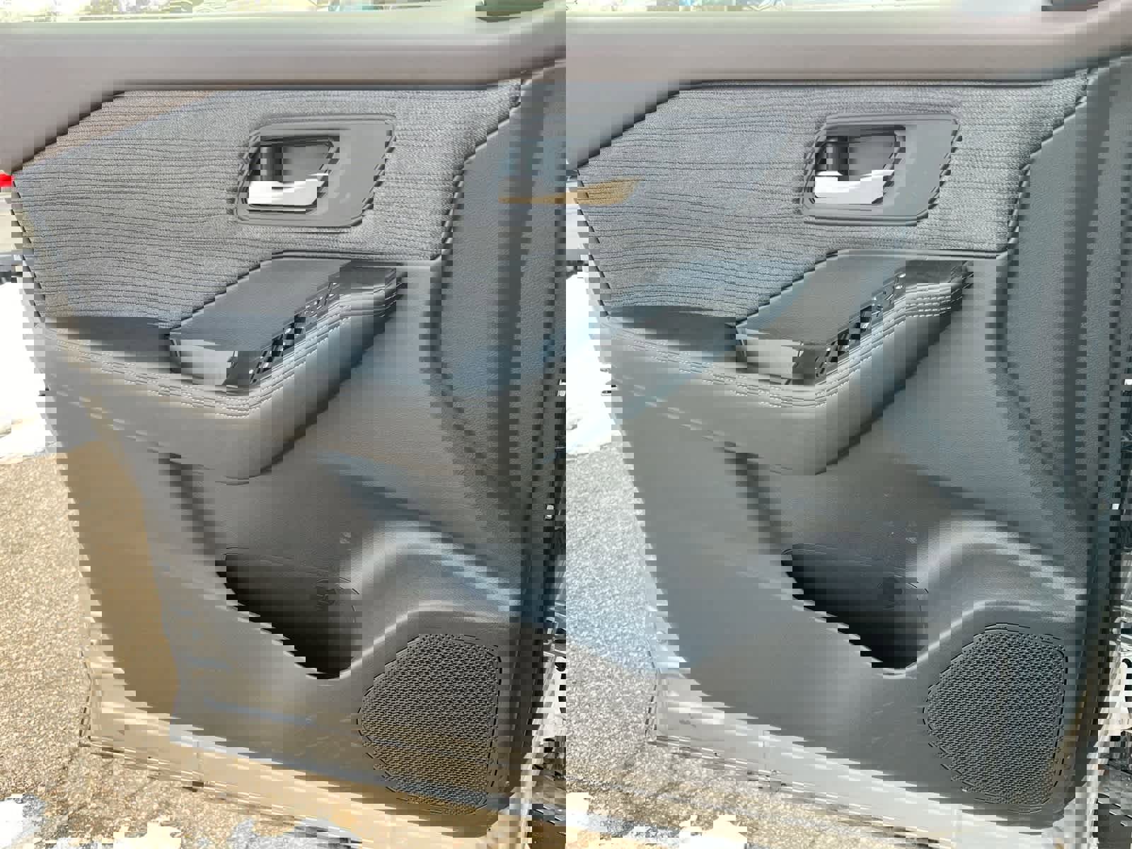 Used 2023 Nissan Rogue SV image 30