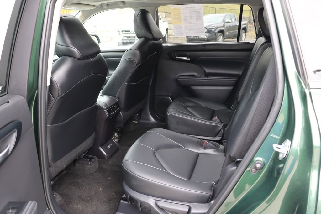 Used 2025 Toyota Highlander XLE AWD/4WD image 24