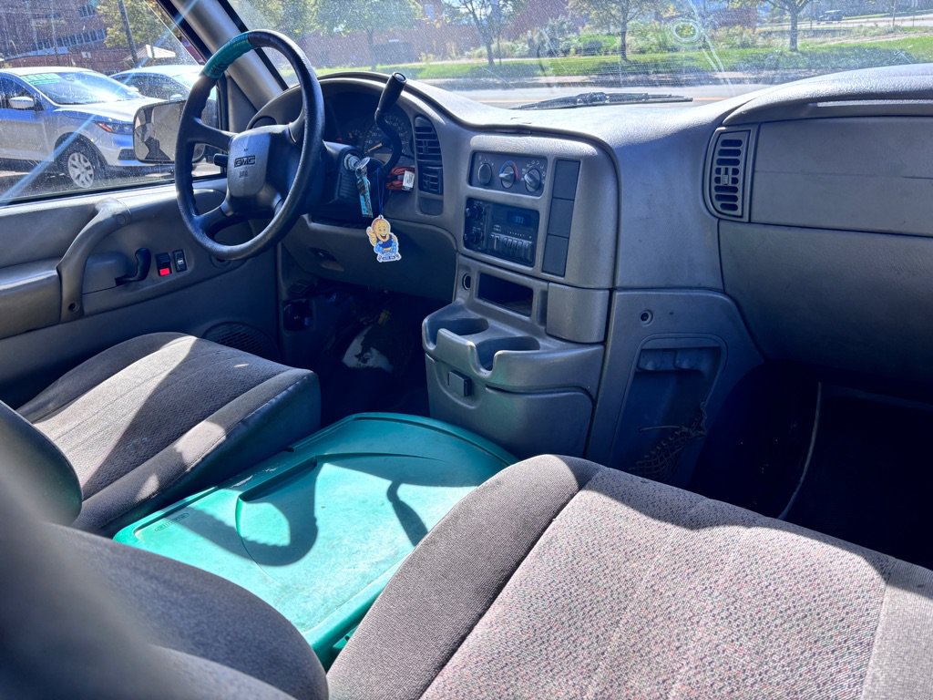 Used 2004 GMC Safari RWD image 8