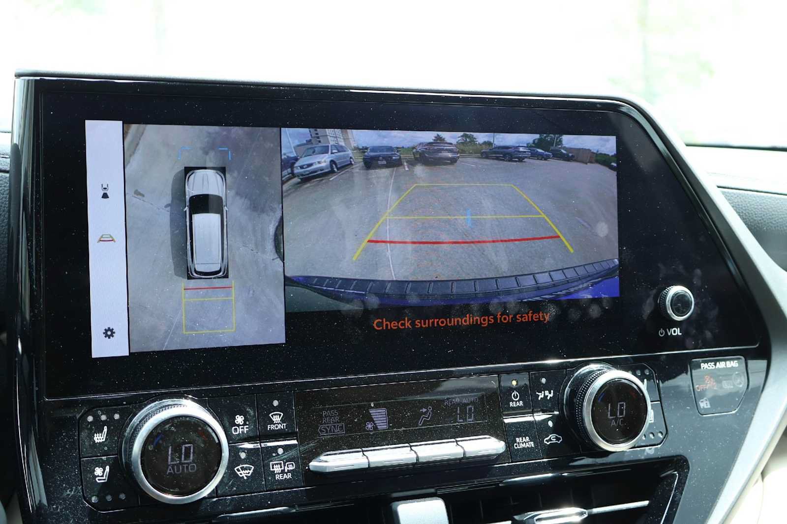 Used 2024 Toyota Highlander Limited FWD image 28