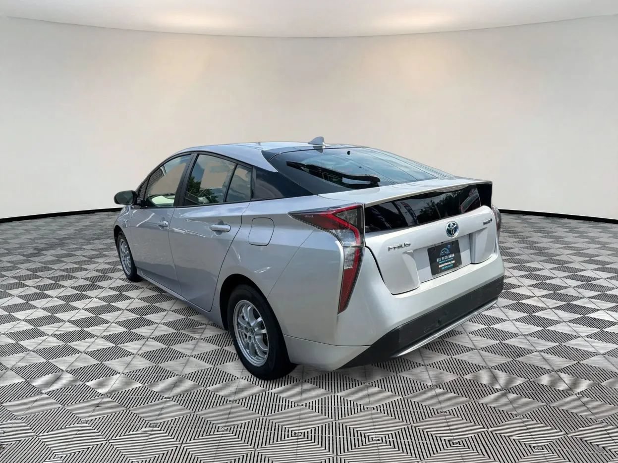 Used 2016 Toyota Prius Three FWD image 5