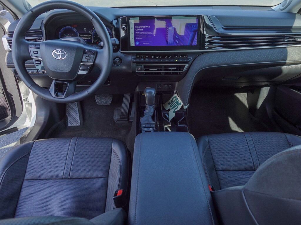 Used 2025 Toyota Camry XLE image 12