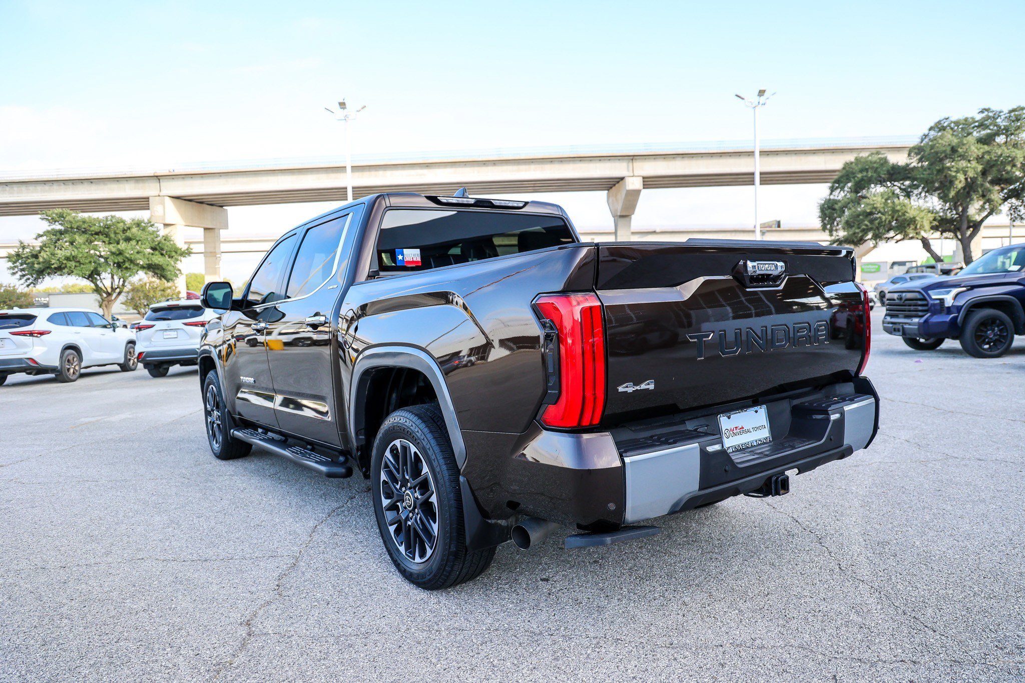 Used 2024 Toyota Tundra Limited w/ Power Package AWD/4WD image 9