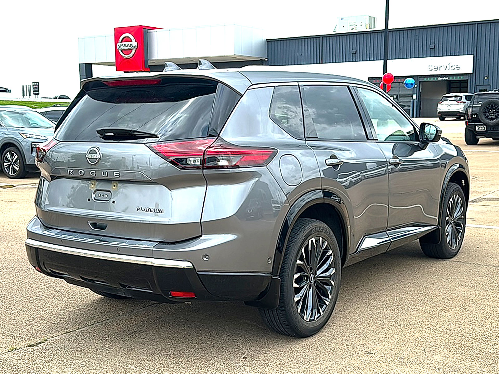 Certified 2025 Nissan Rogue Platinum w/ Tech Package FWD image 8