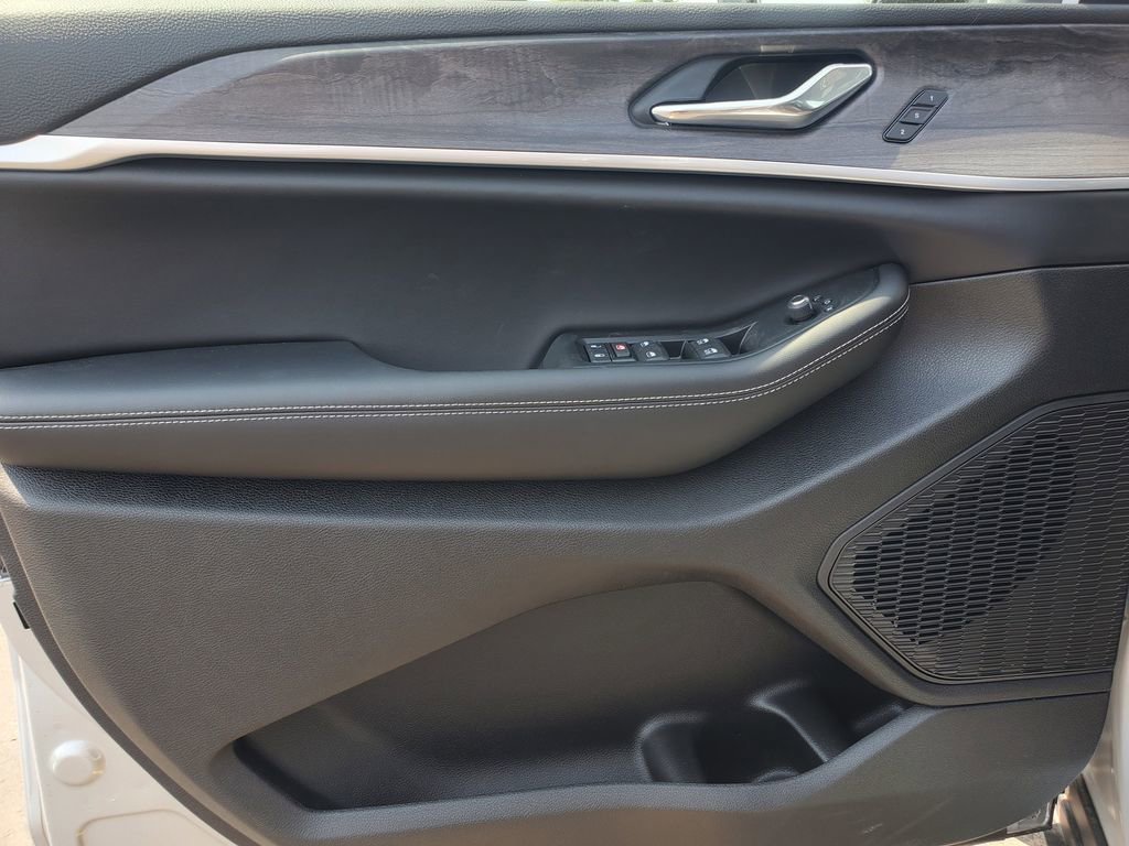 New 2025 Jeep Grand Cherokee Limited image 11