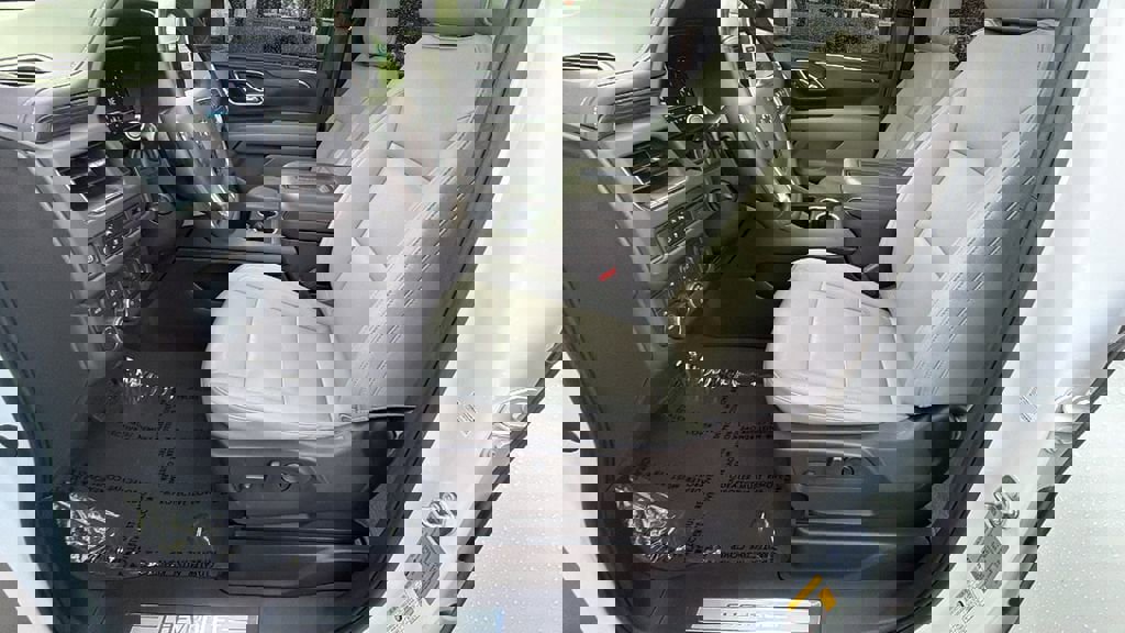 Used 2023 Chevrolet Tahoe Z71 w/ Luxury Package image 13