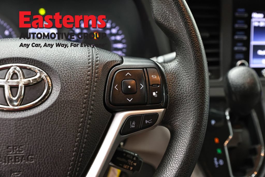 Used 2020 Toyota Sienna L FWD image 15