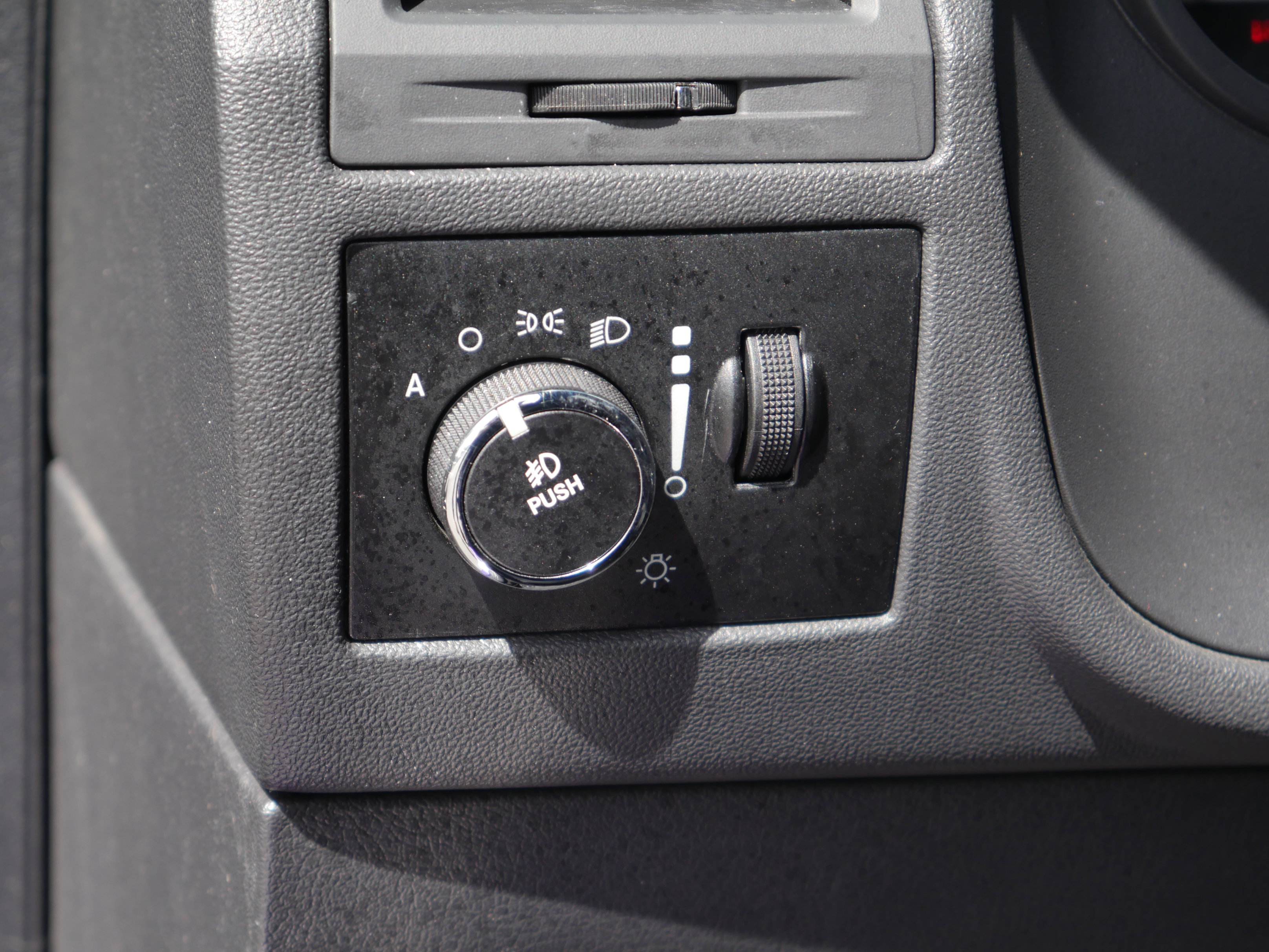 Used 2014 Dodge Challenger SRT8 RWD image 6
