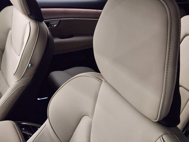 New 2026 Volvo XC90 T8 Plus w/ Protection Package Premier AWD/4WD image 14