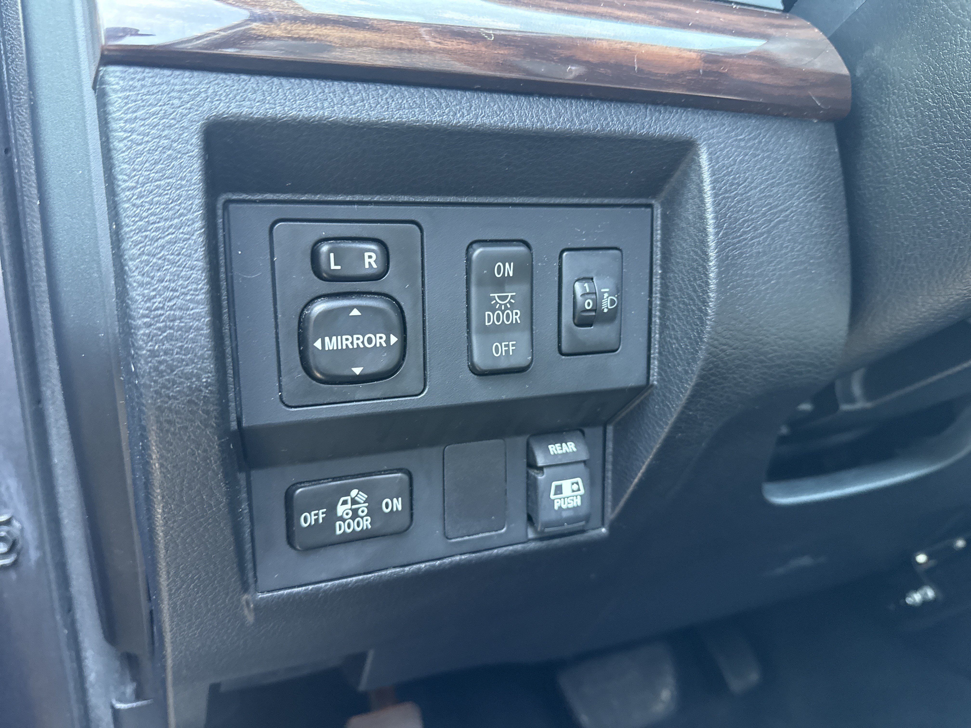 Used 2014 Toyota Tundra Limited AWD/4WD image 29