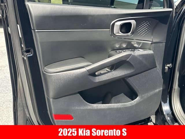 Used 2025 Kia Sorento S w/ Panoramic Sunroof Package FWD image 4