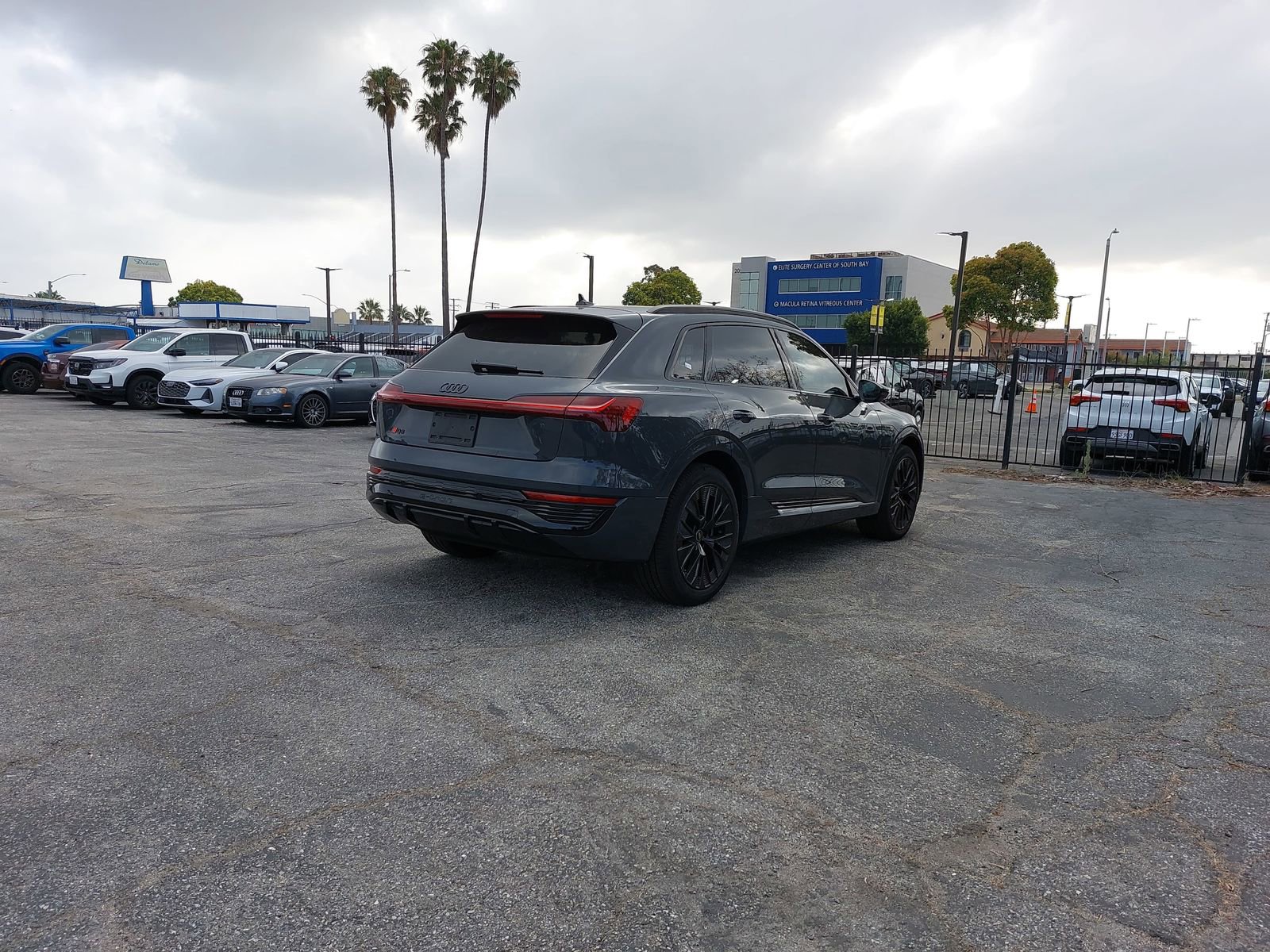 Used 2024 Audi Q8 e-tron Prestige AWD/4WD image 3