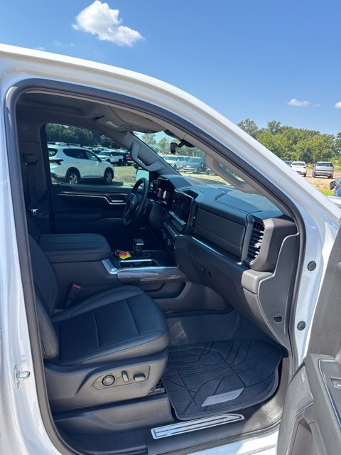 Used 2024 Chevrolet Silverado 1500 LTZ w/ Technology Package AWD/4WD image 15