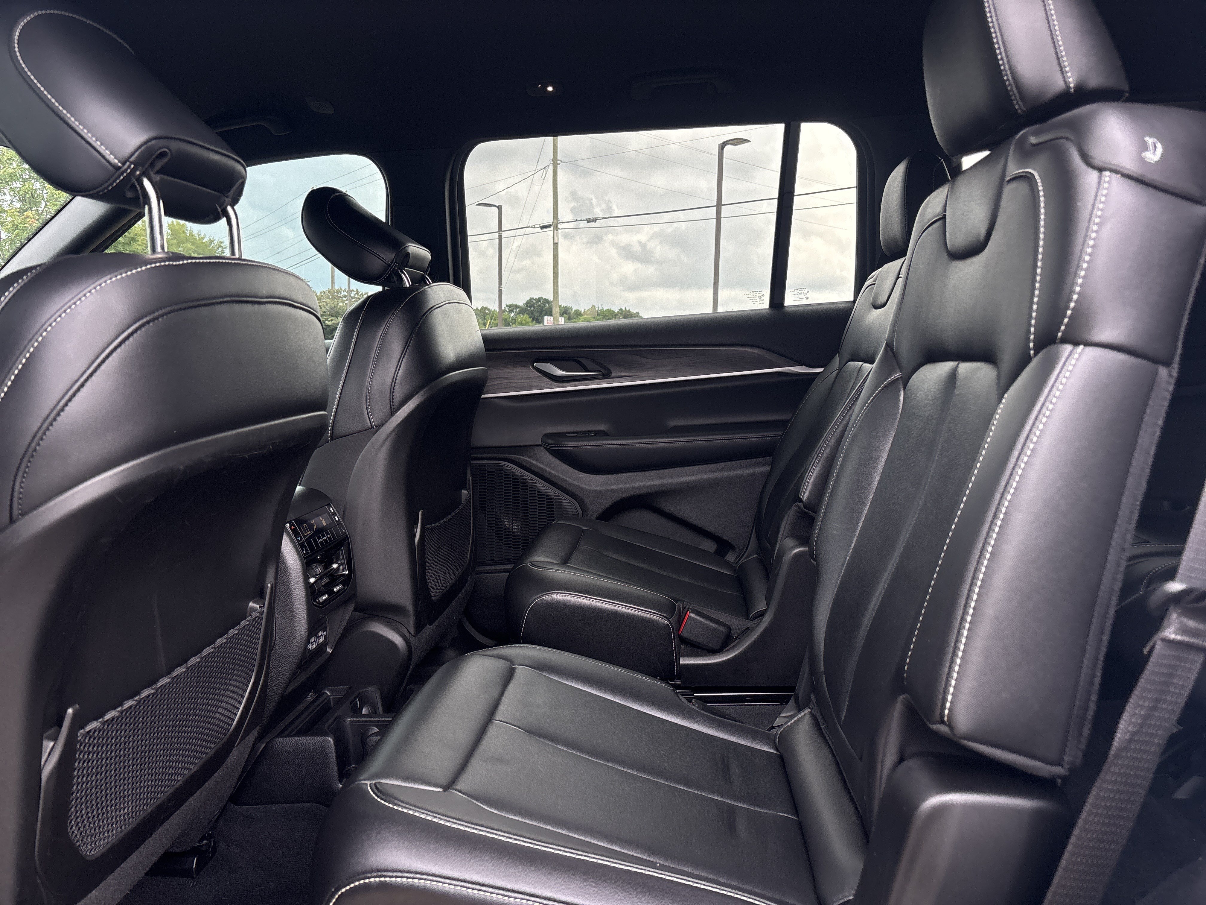 Used 2024 Jeep Grand Cherokee L Limited w/ Black Appearance Package AWD/4WD image 32