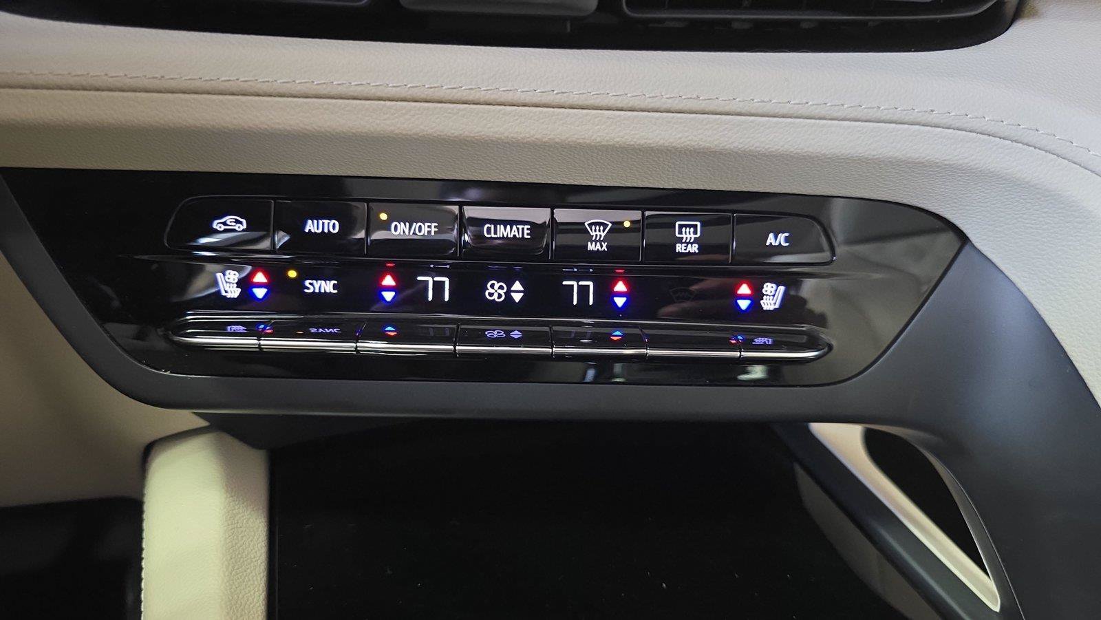 Used 2023 Buick Envision Avenir FWD image 24