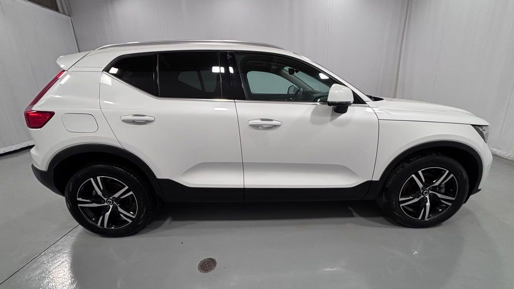 Used 2023 Volvo XC40 B5 Plus w/ Climate Package image 8