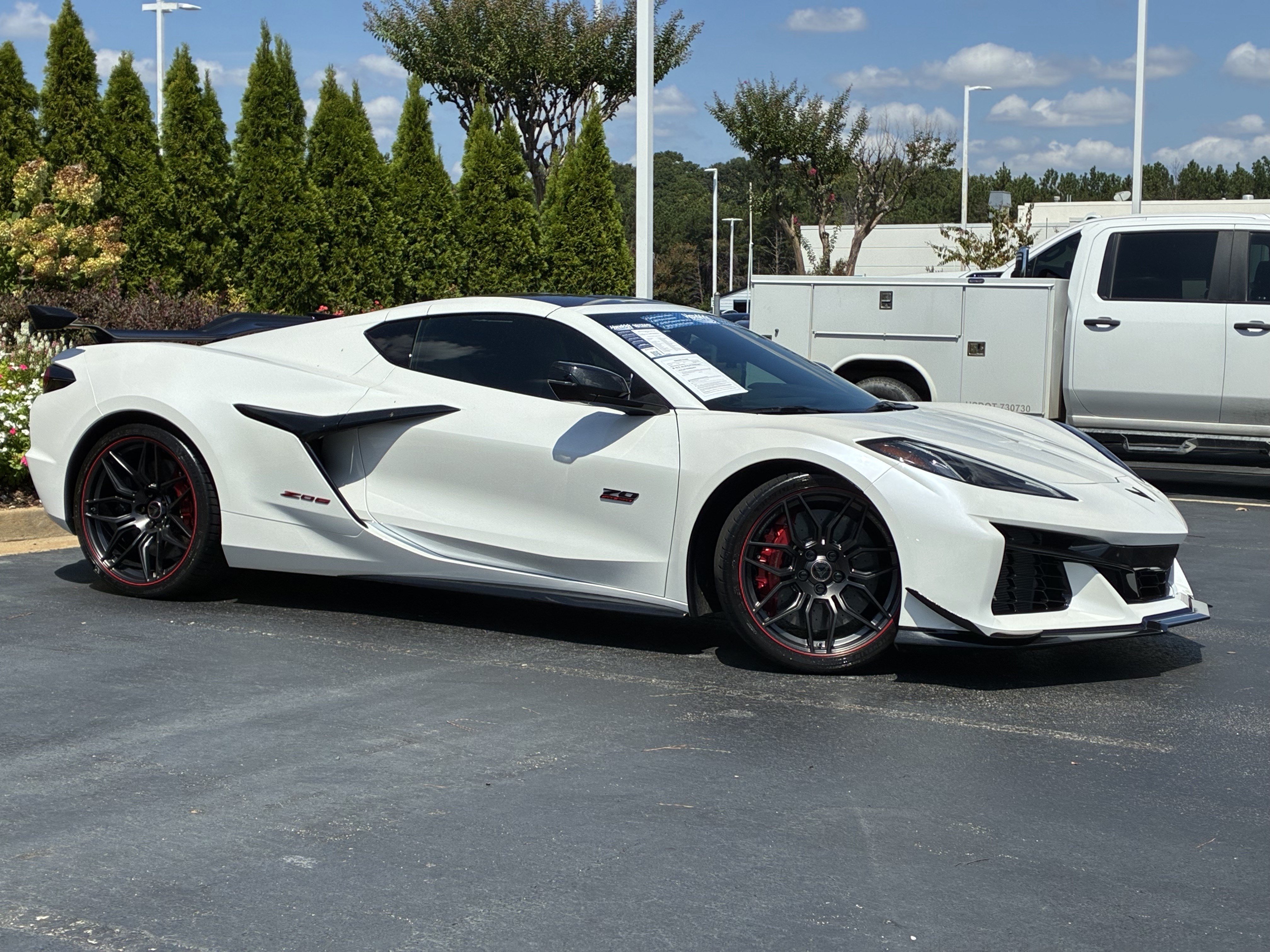 Used 2023 Chevrolet Corvette Z06 w/ Z07 Performance Package RWD video 2