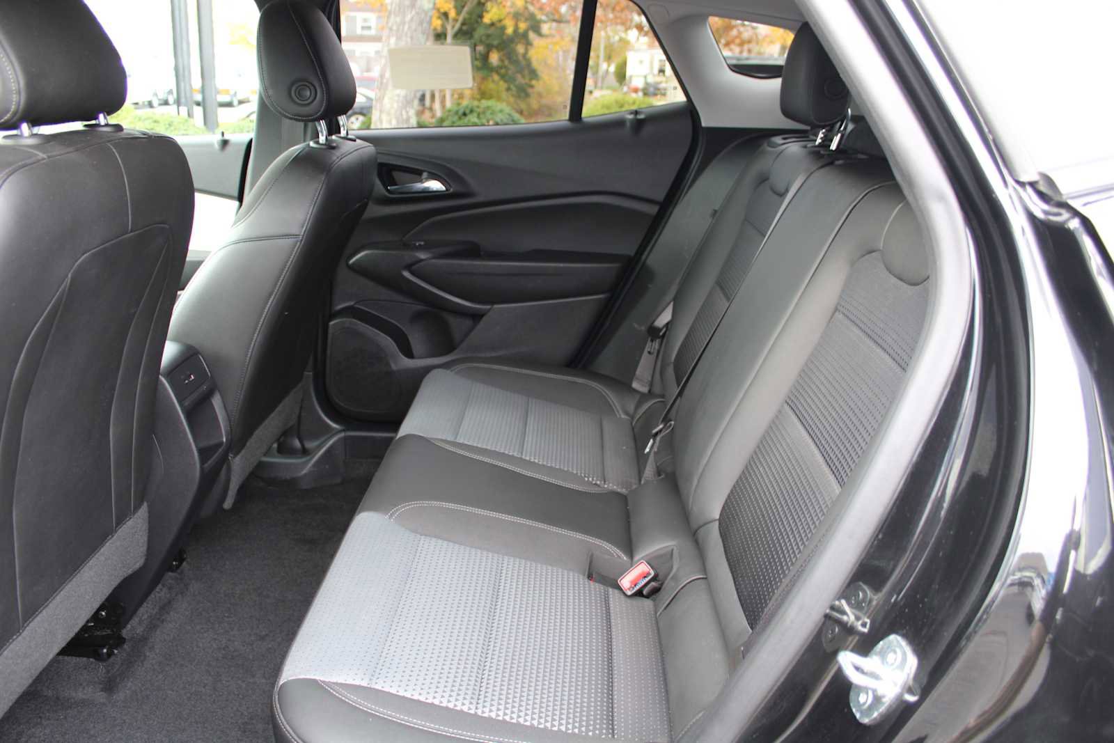 Used 2024 Chevrolet Trax LT w/ LT Convenience Package image 10