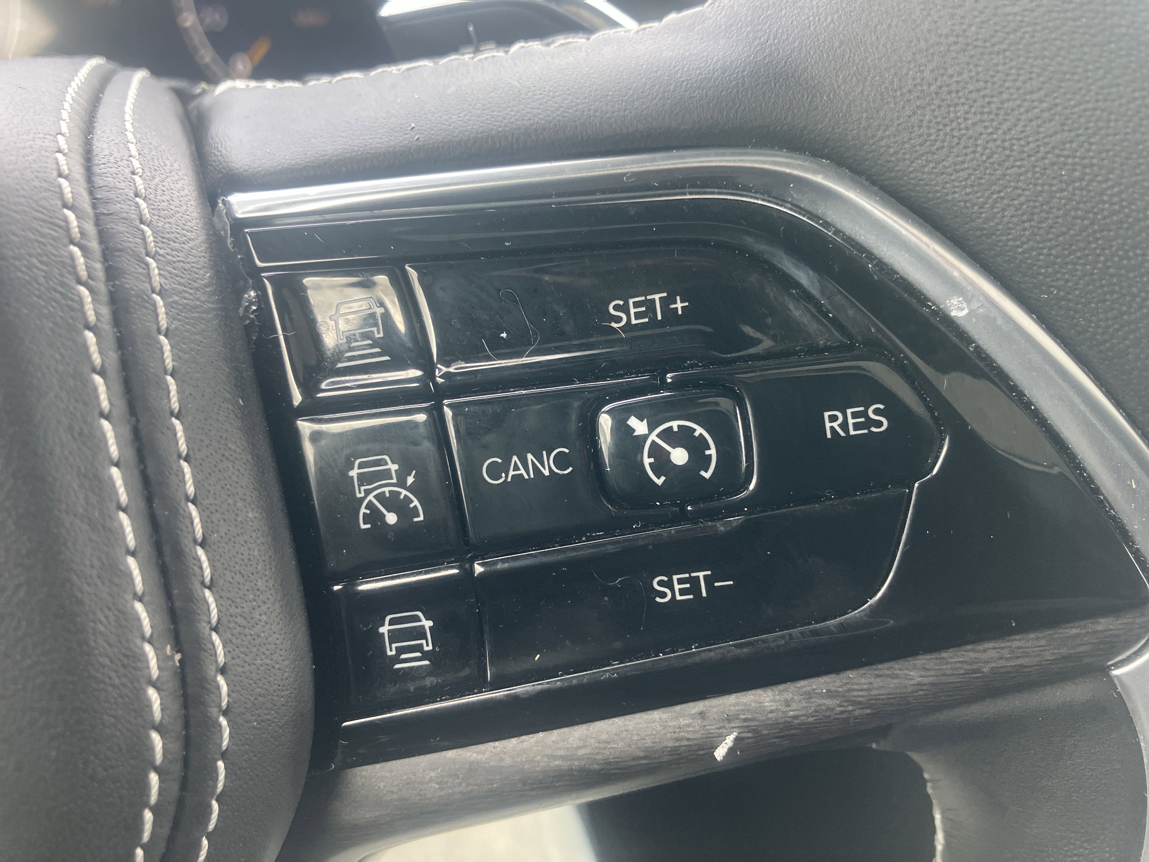 Used 2021 Jeep Grand Cherokee L Overland w/ Luxury Tech Group IV image 33