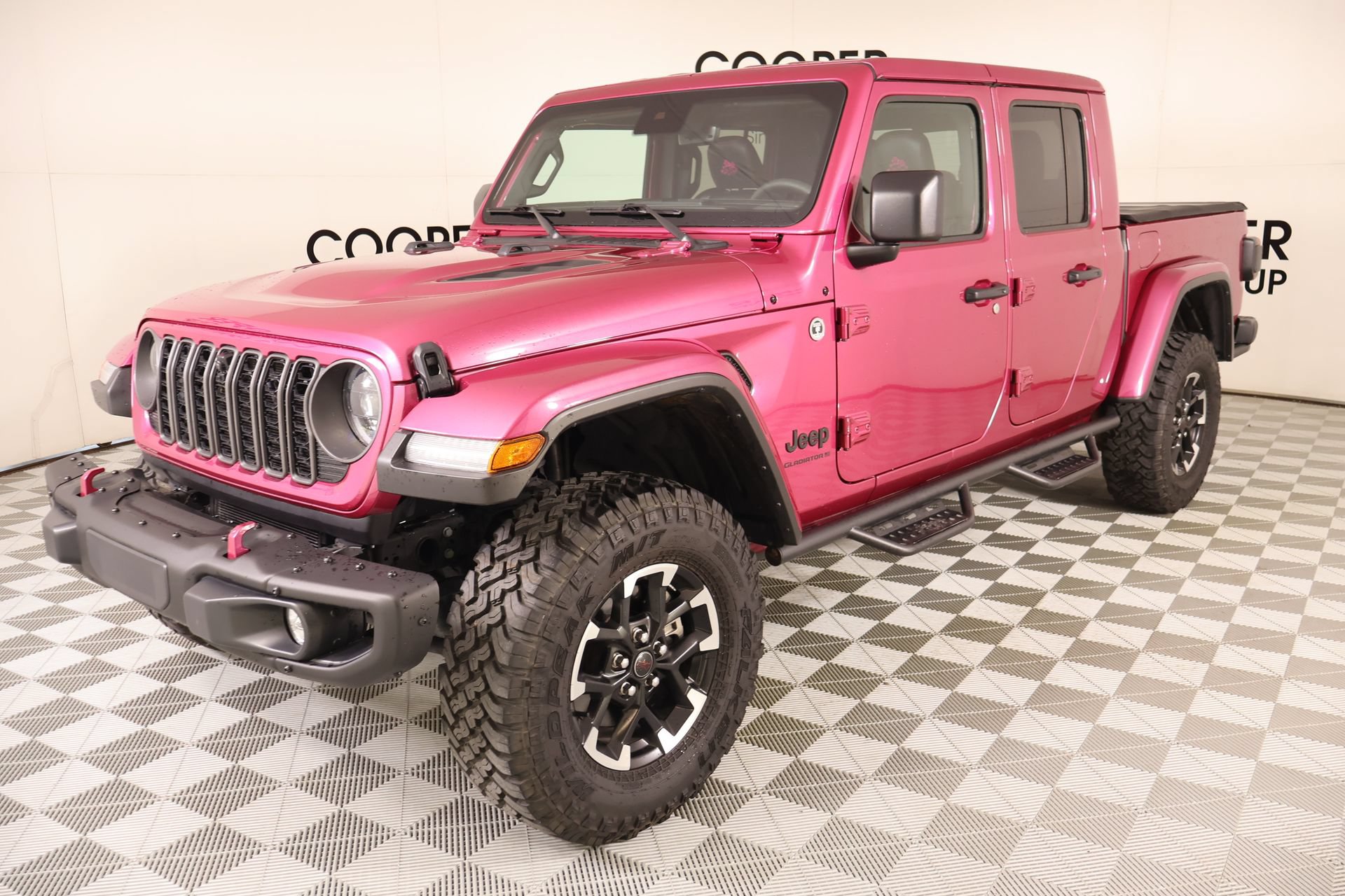 Used 2024 Jeep Gladiator Rubicon AWD/4WD image 11