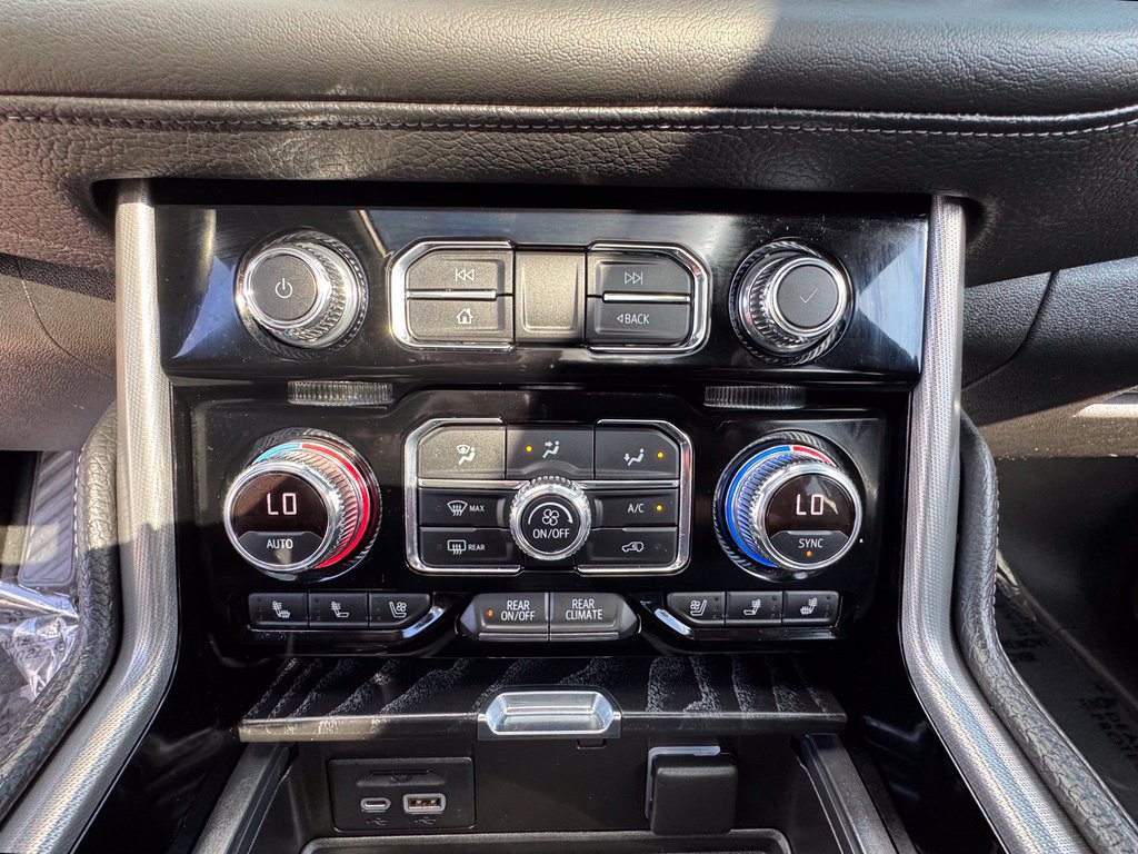 Used 2021 GMC Yukon Denali w/ Denali Ultimate Package AWD/4WD image 28