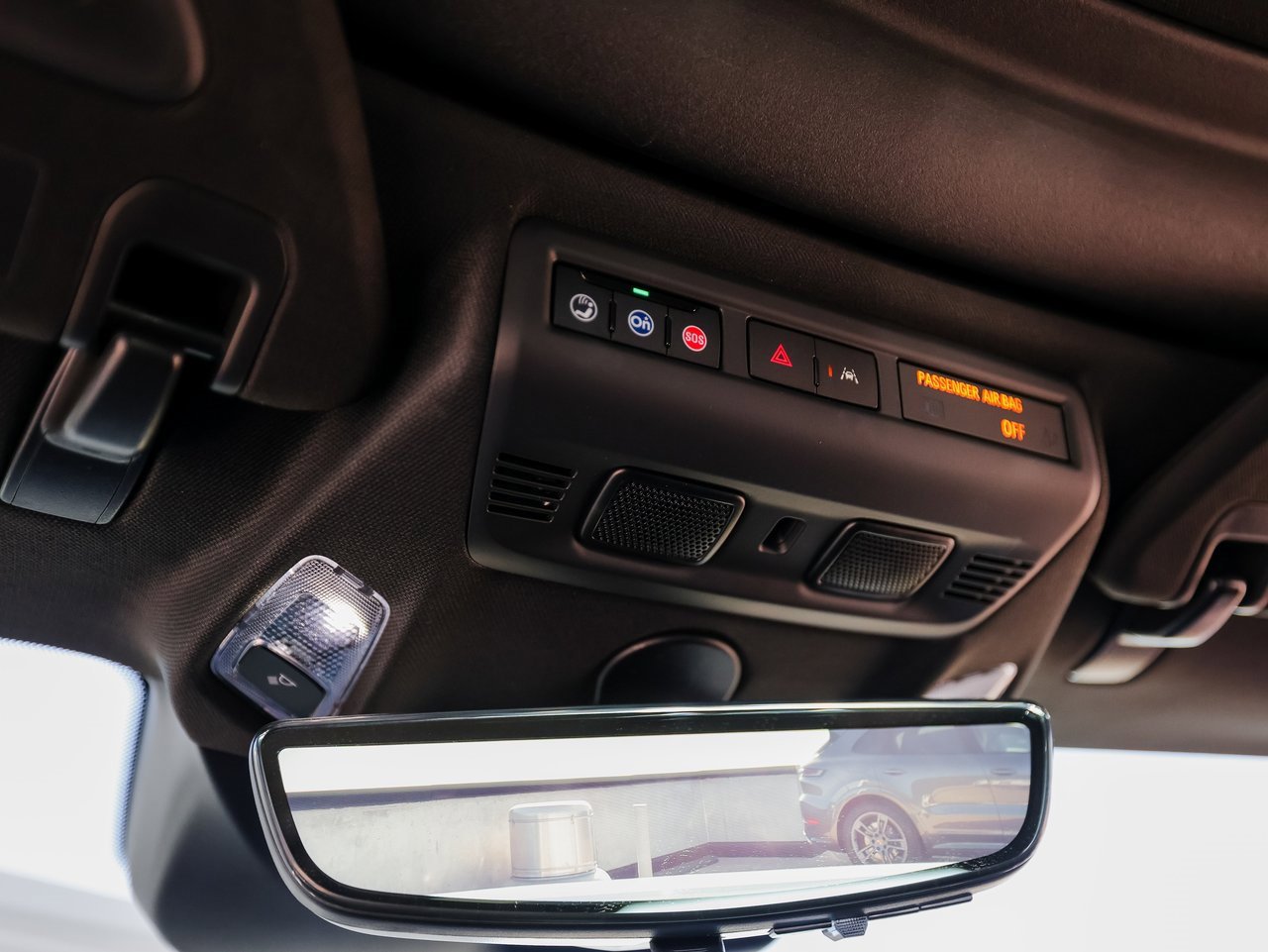 Used 2025 Chevrolet Corvette Stingray Preferred Cpe w/ Stealth Interior Trim Package image 21