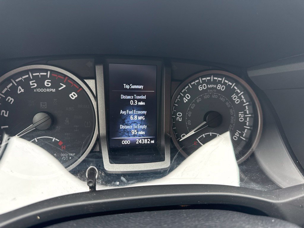 Used 2022 Toyota Tacoma TRD Off-Road AWD/4WD image 10