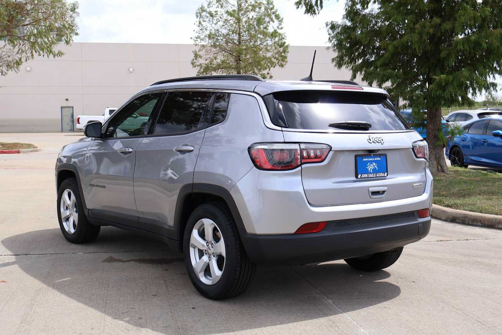 Used 2019 Jeep Compass Latitude w/ Popular Equipment Group FWD image 4