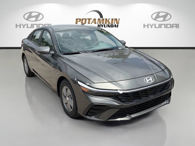 New 2026 Hyundai Elantra SE FWD image 3
