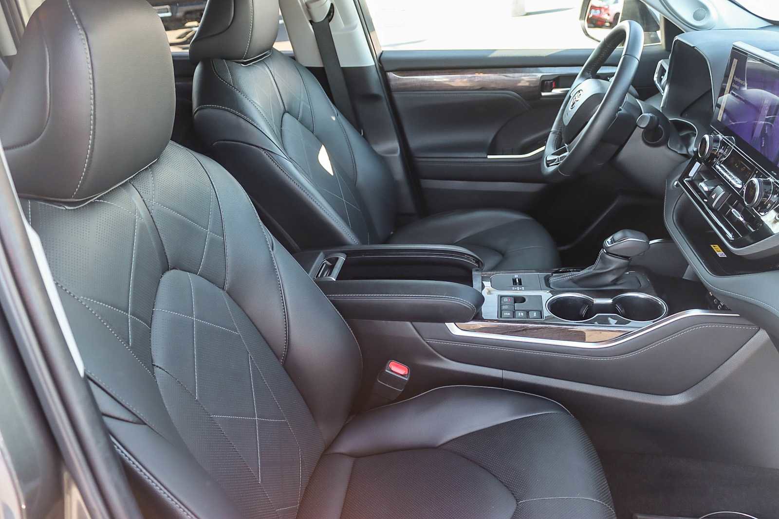 Used 2023 Toyota Highlander Platinum image 15