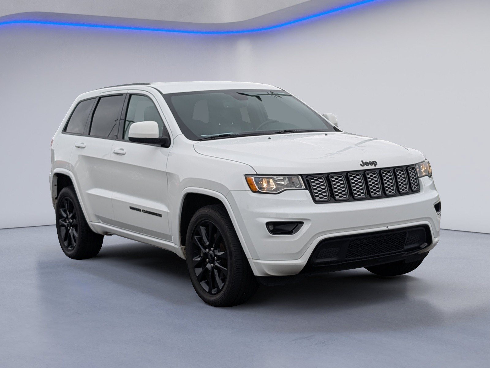 Used 2019 Jeep Grand Cherokee Laredo AWD/4WD image 5