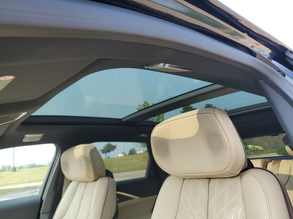 New 2026 Cadillac Lyriq V w/ Exterior Carbon Fiber Package image 20