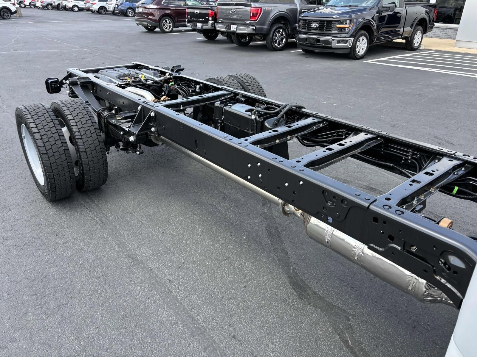 New 2025 Ford F550 4x4 Regular Cab Super Duty image 33