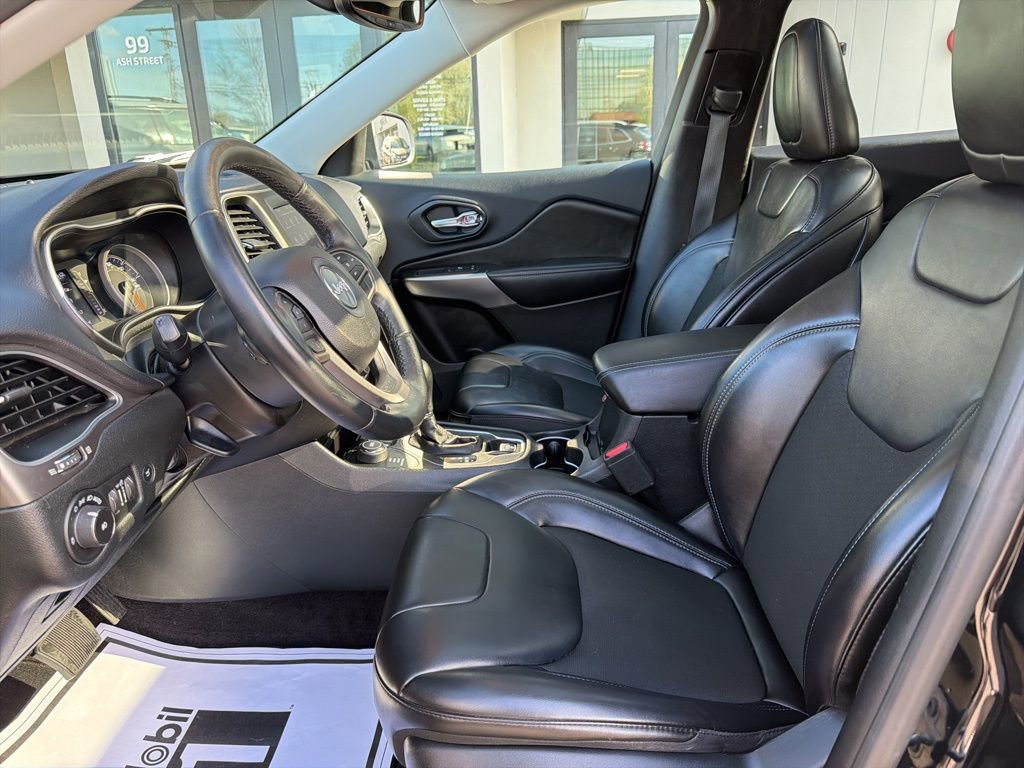 Used 2019 Jeep Cherokee Latitude Plus w/ Comfort/Convenience Group image 28