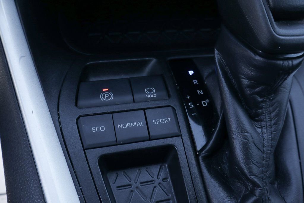 Used 2021 Toyota RAV4 XLE image 32