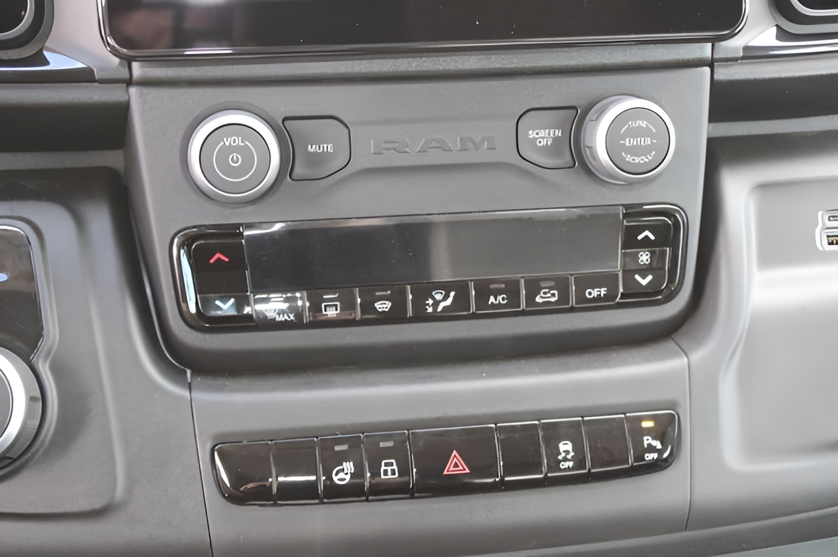 New 2025 RAM ProMaster 3500 FWD image 17