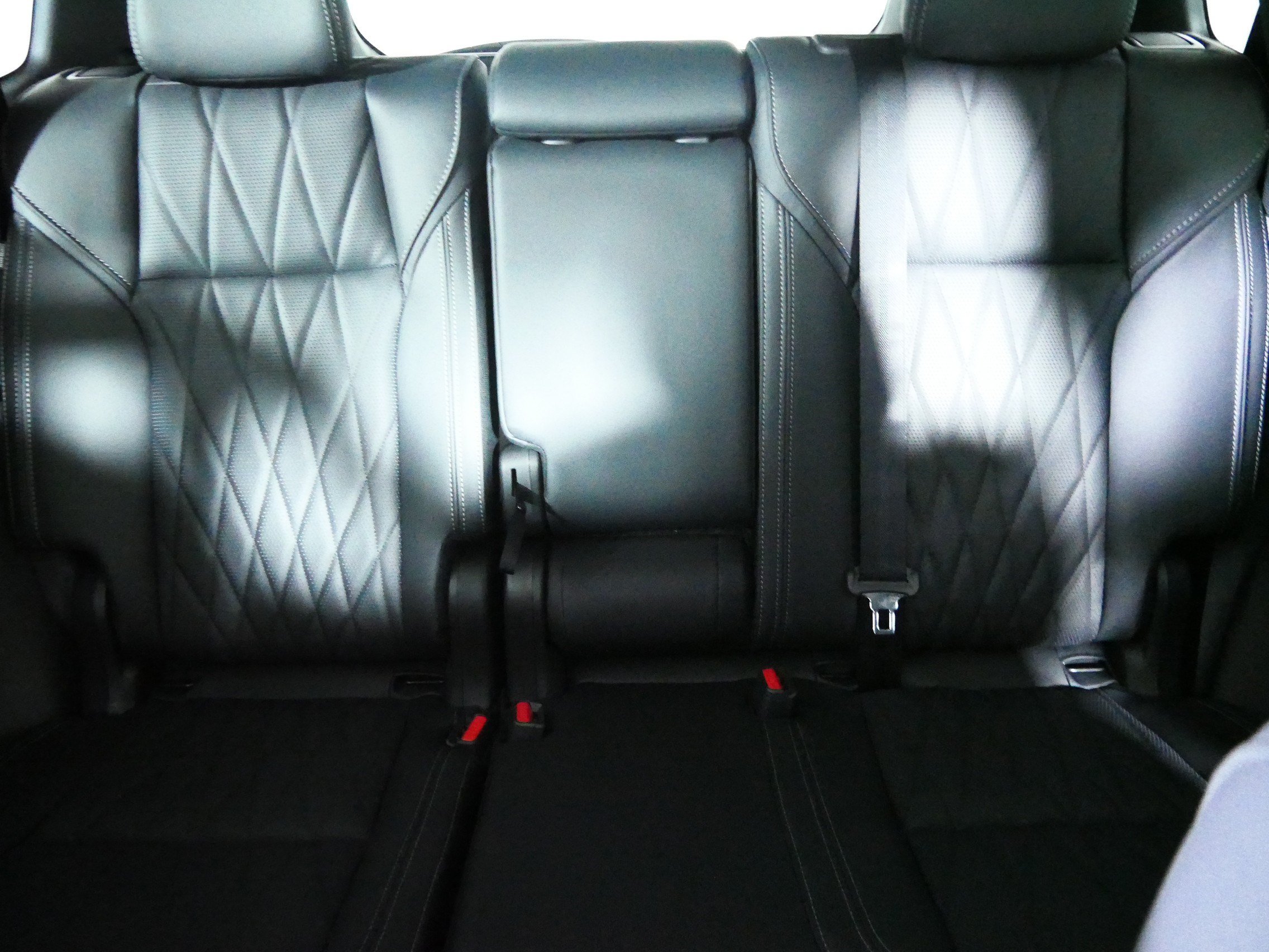 New 2026 Mitsubishi Outlander 4WD Plug-In Hybrid image 3
