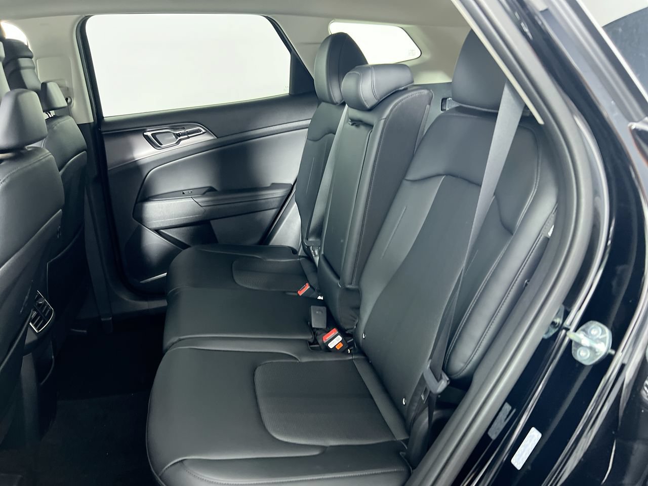 Certified 2026 Kia Sportage SX FWD image 29