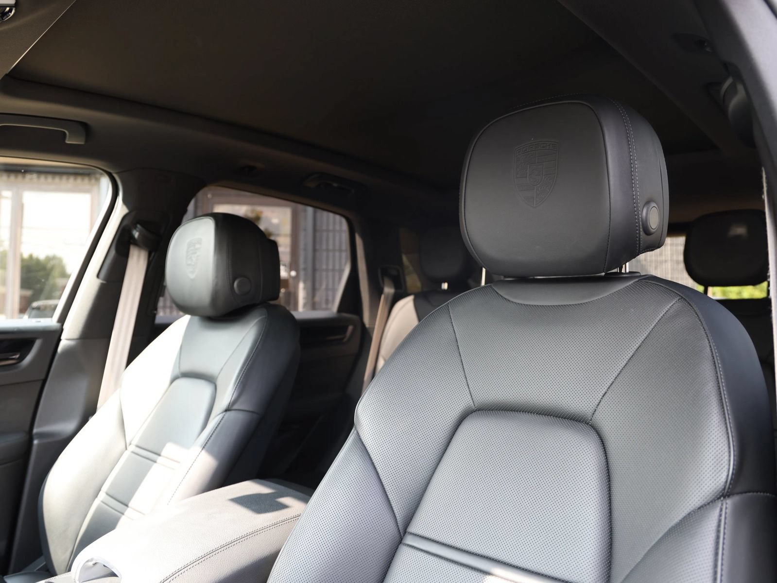 Used 2022 Porsche Cayenne Platinum Edition AWD/4WD image 23