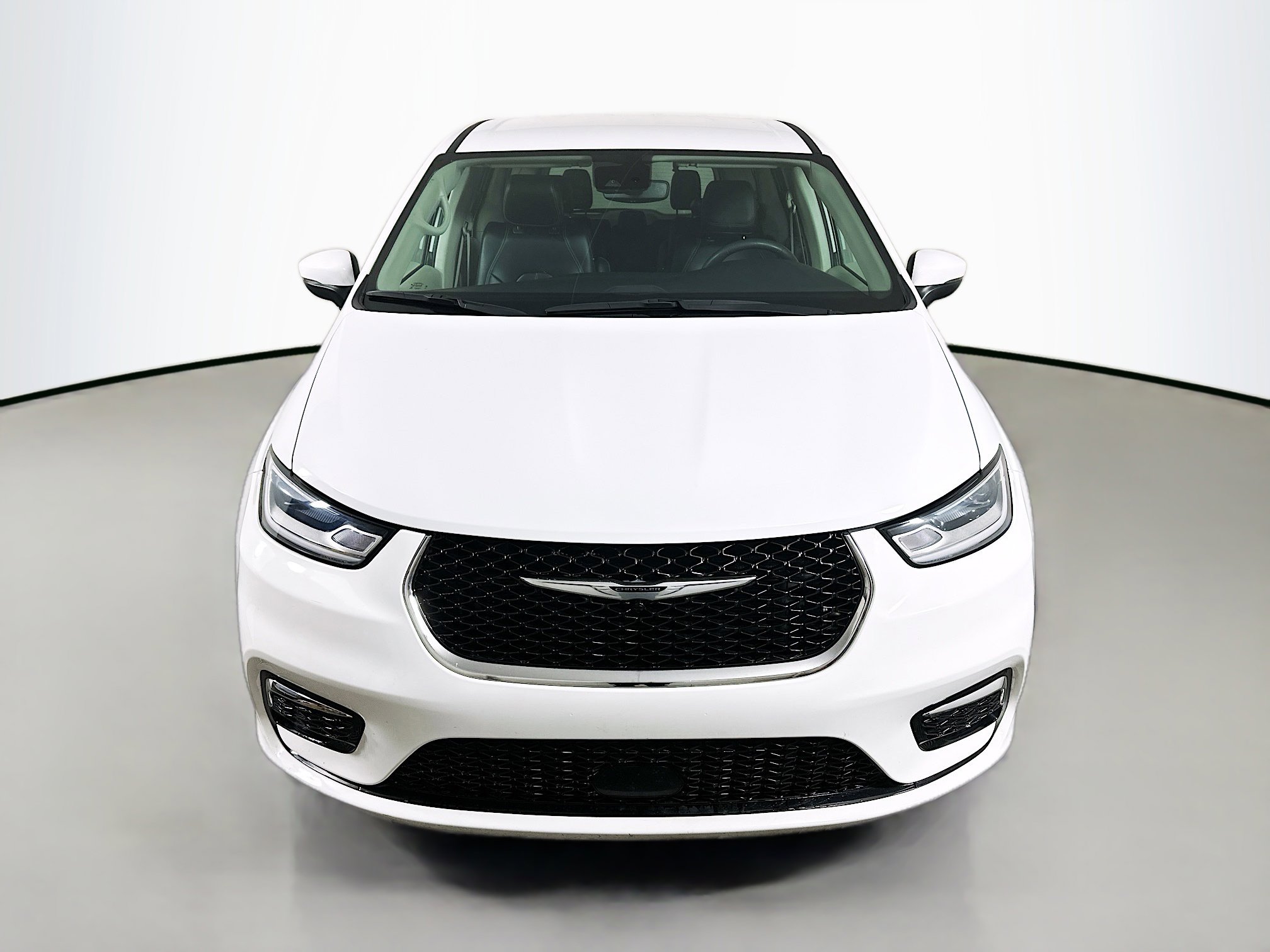 Used 2023 Chrysler Pacifica Touring-L image 2