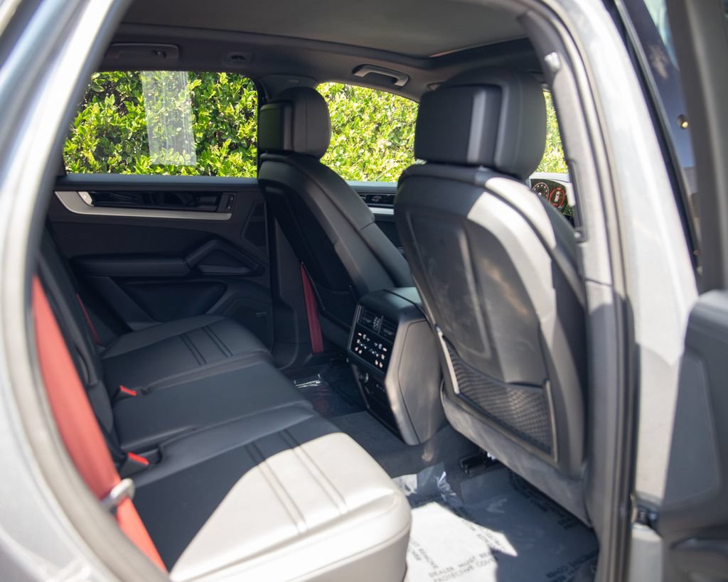 Certified 2026 Porsche Cayenne AWD/4WD image 16