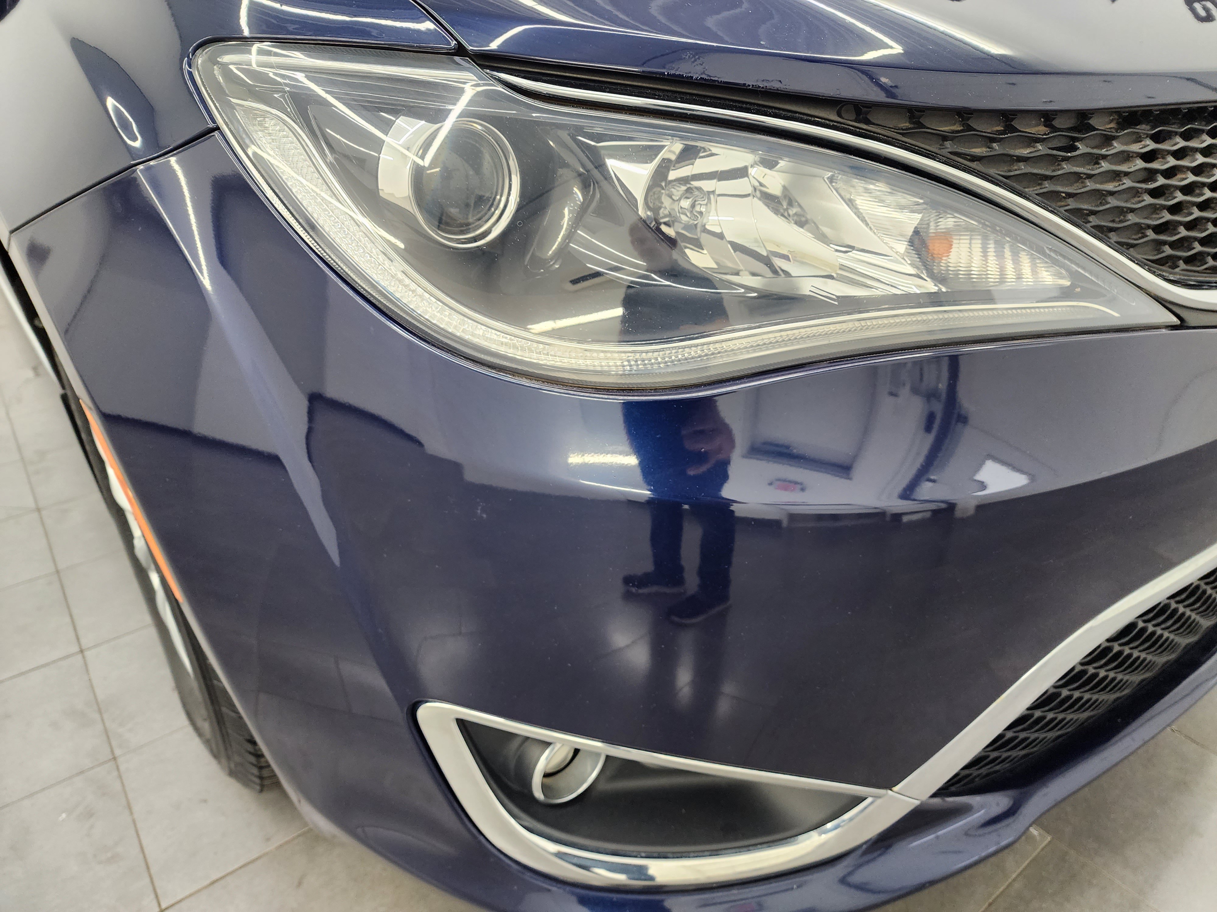 Used 2017 Chrysler Pacifica Touring-L FWD image 23