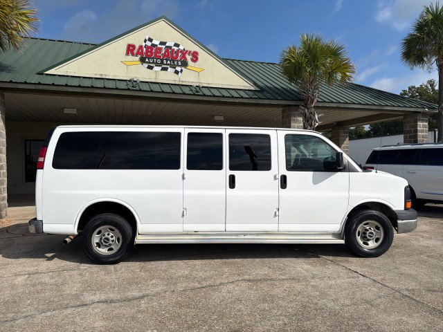 Used 2008 GMC Savana 3500 Extended Passenger RWD image 2