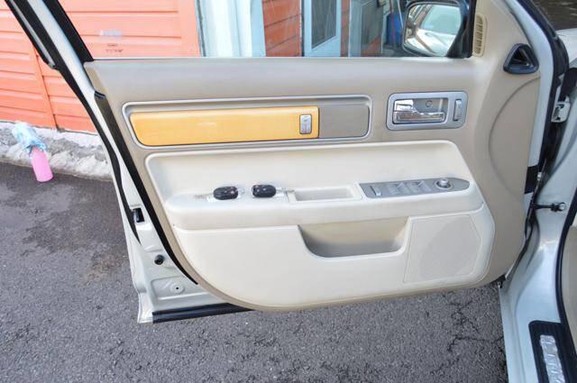 Used 2008 Lincoln MKZ image 30