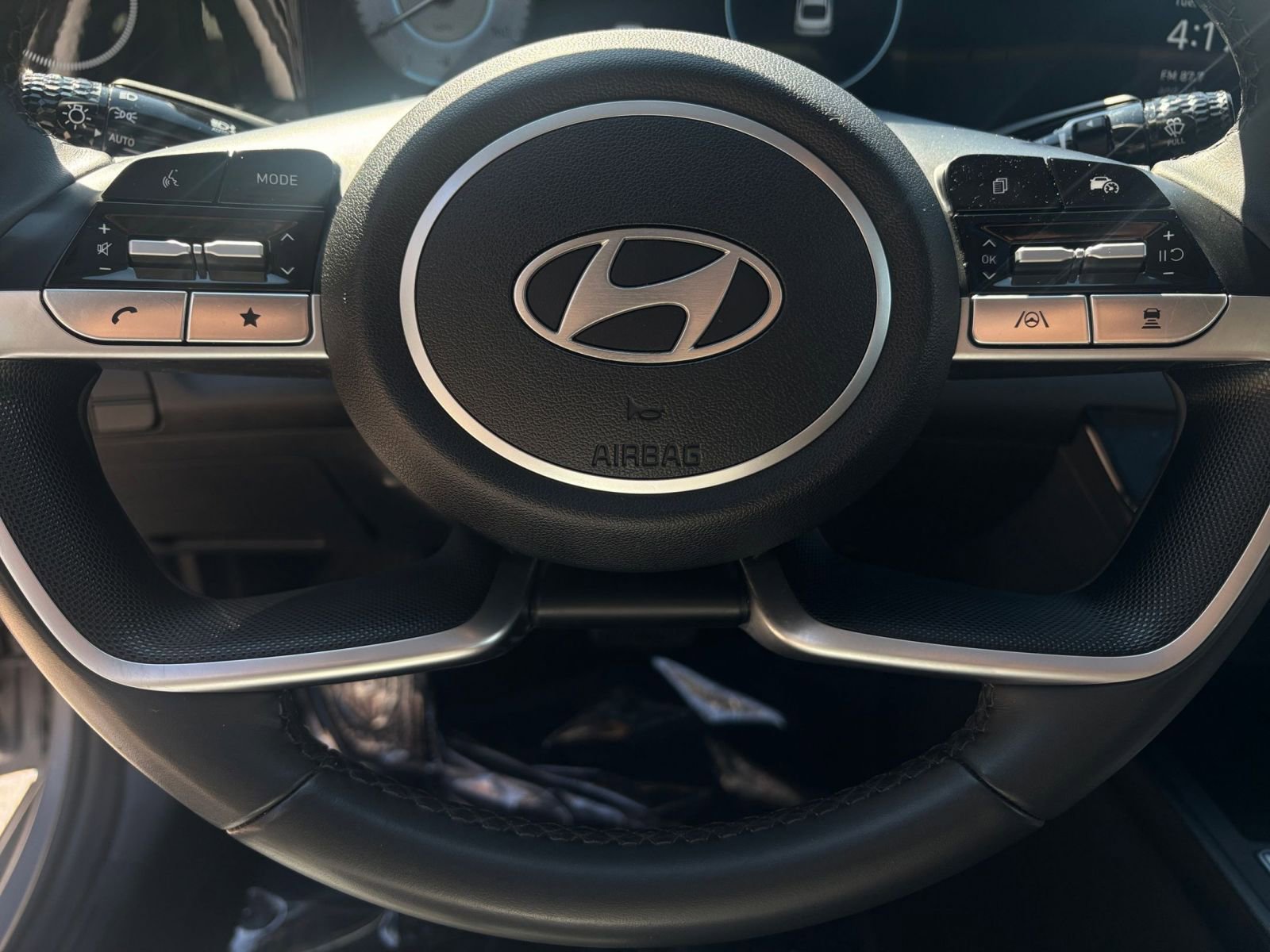 Used 2025 Hyundai Elantra SEL FWD image 34