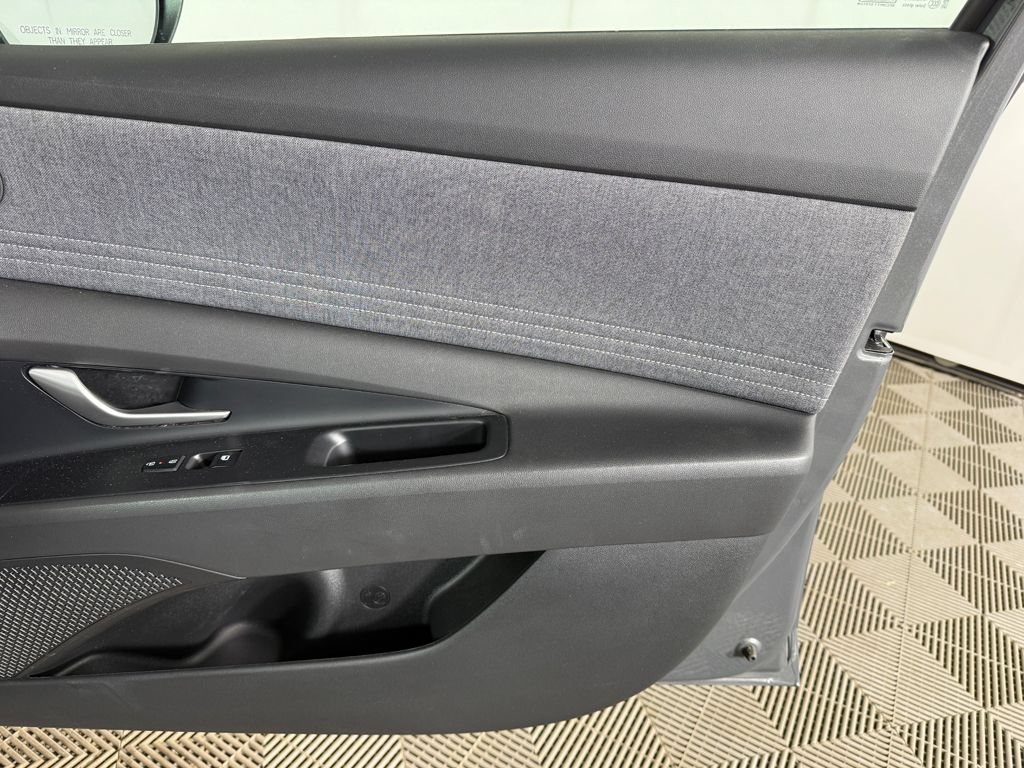 Certified 2025 Hyundai Elantra Limited FWD image 24