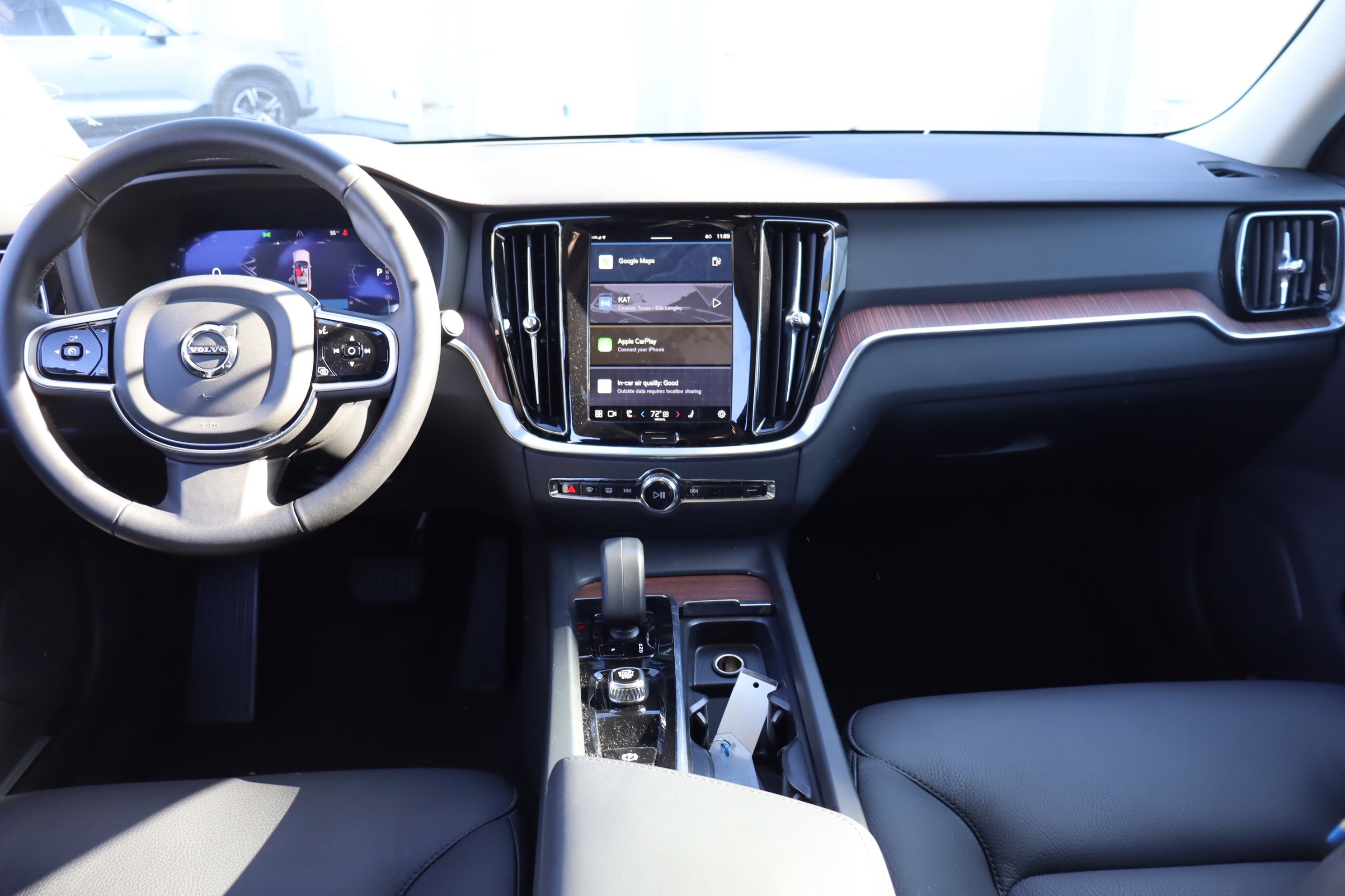 Used 2025 Volvo V60 B5 Cross Country Plus image 14