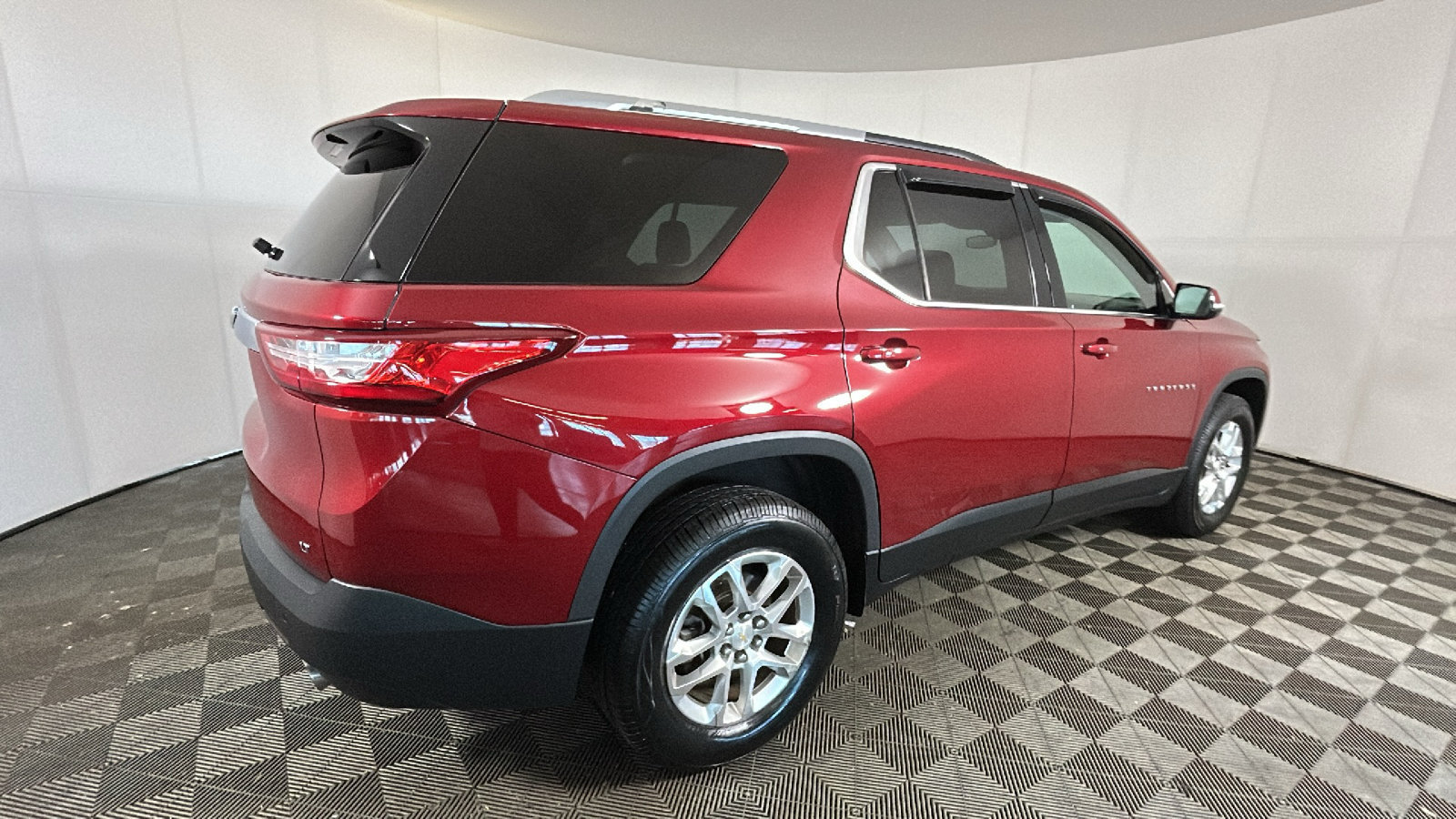 Used 2018 Chevrolet Traverse LT FWD image 3