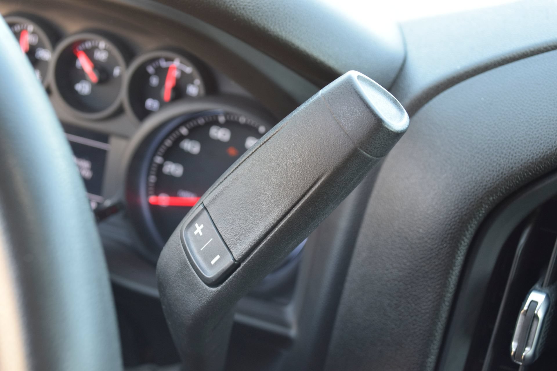 Used 2023 Chevrolet Silverado 1500 Custom RWD image 9